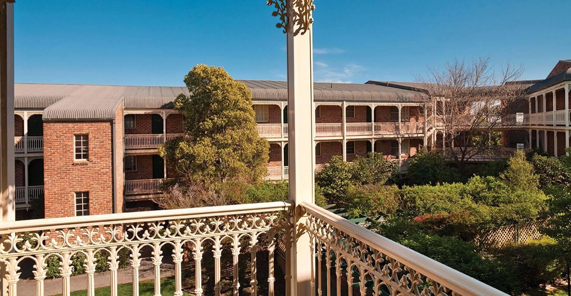 Adina Serviced Apartments Canberra Kingston 3*,