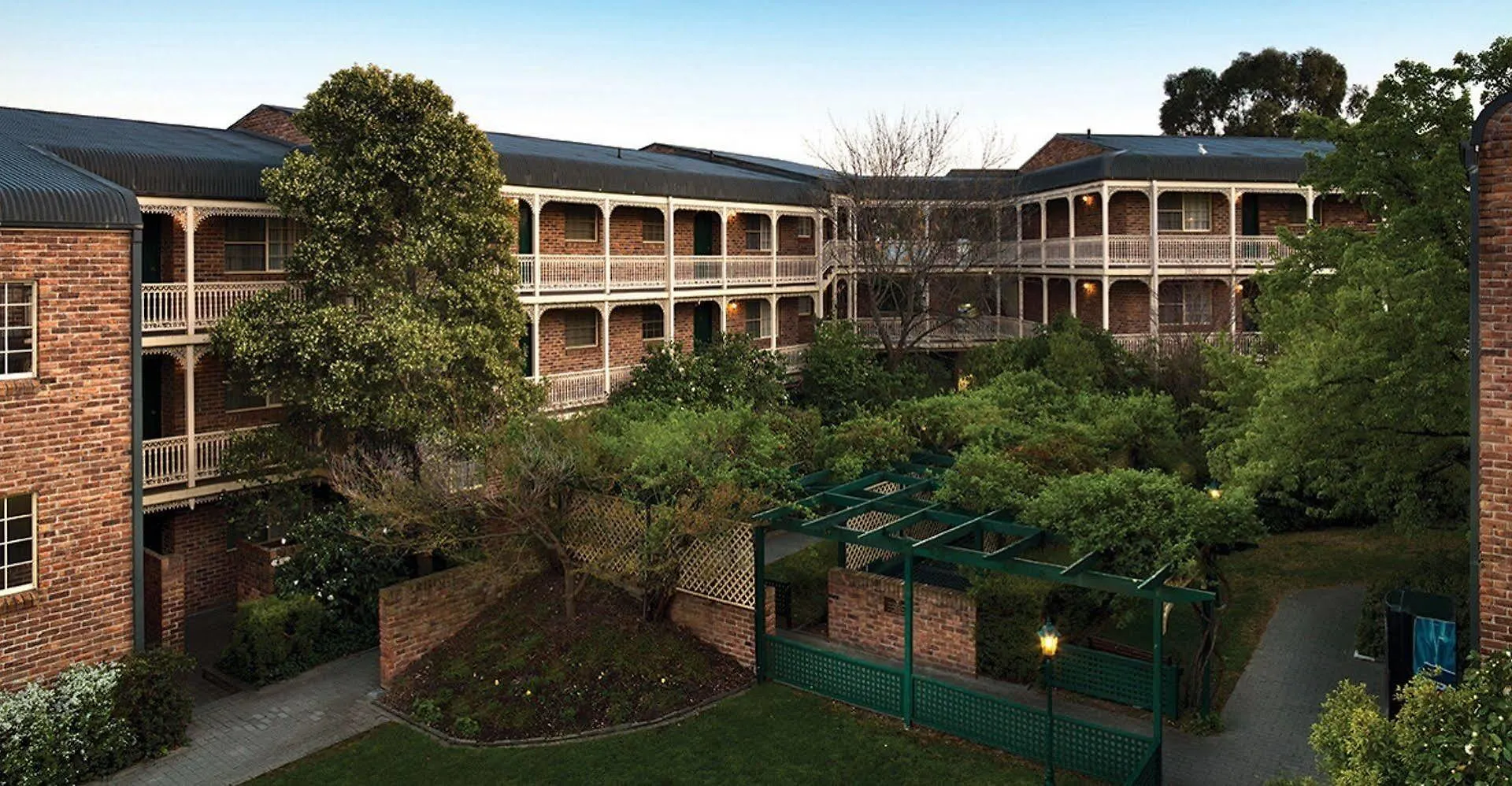 Adina Serviced Apartments Canberra Kingston Aparthotel