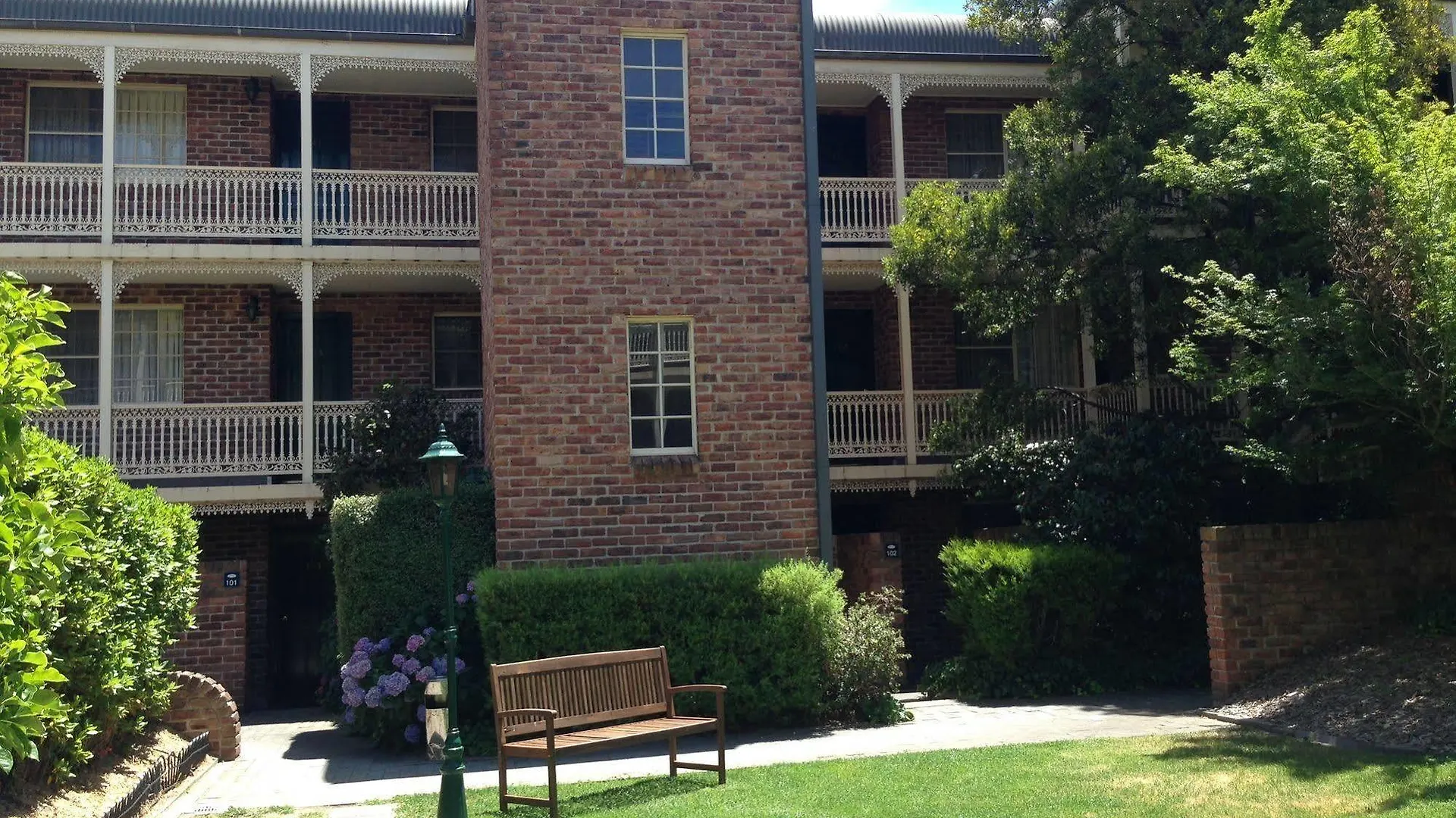 Adina Serviced Apartments Canberra Kingston Aparthotel